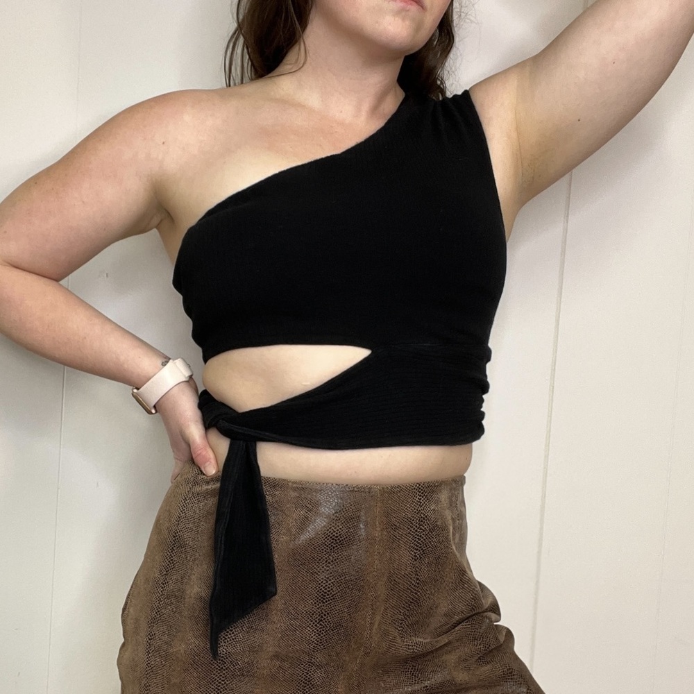 Lovers + Friends Winona Top In Black Size Medium from Revolve - Picture 2 of 12